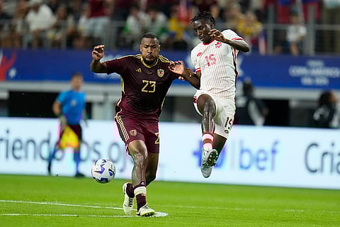 Jose Rondon  and Moise Lumpungu vie for the ball